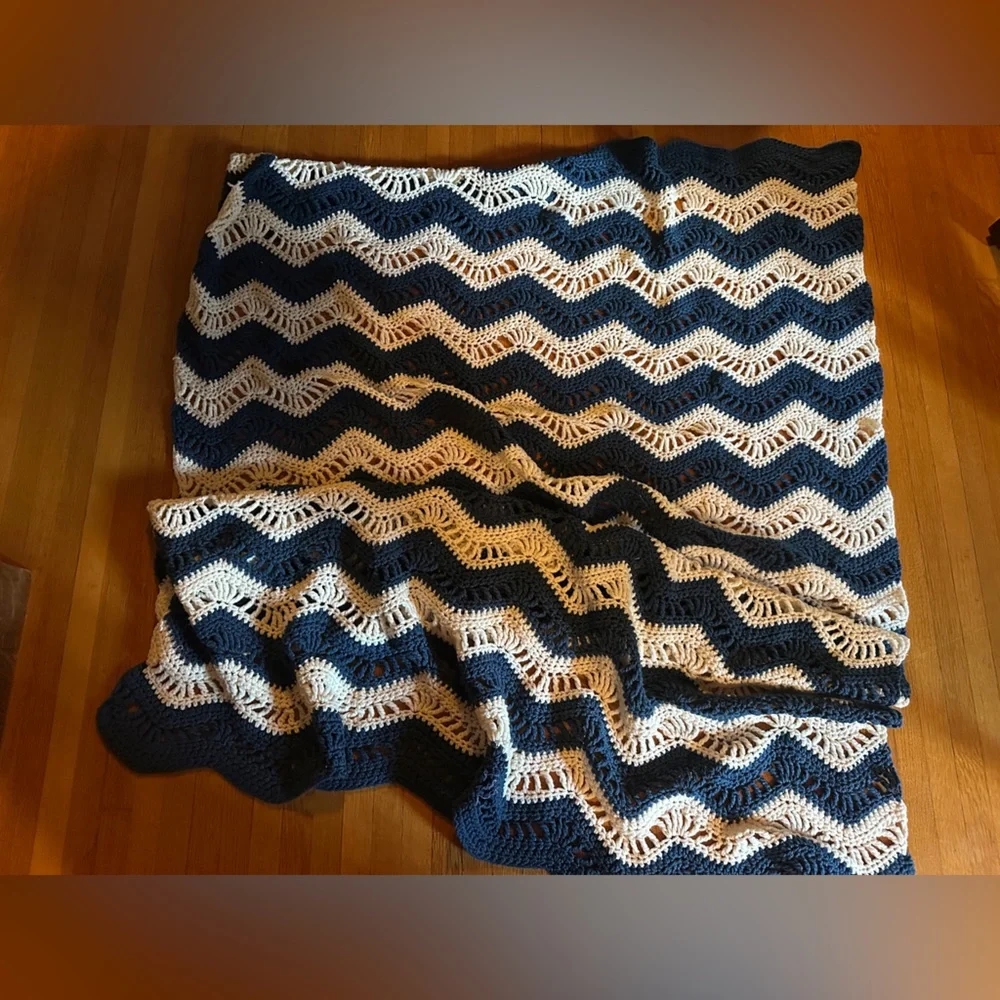 Vintage Scalloped Edge Blue & White Chevron Crocheted Throw, 48x62”